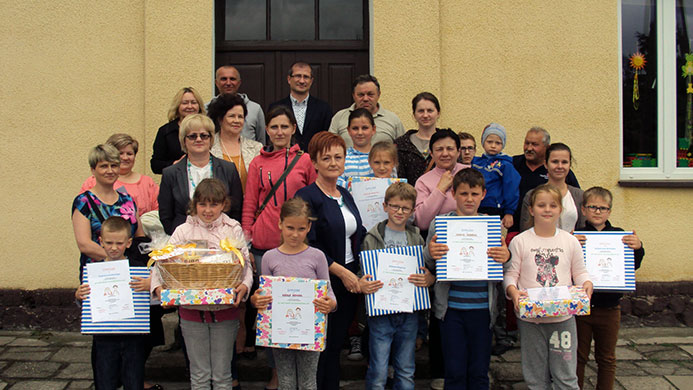 Wspólne-zdjęcie-uczestników-uroczystości